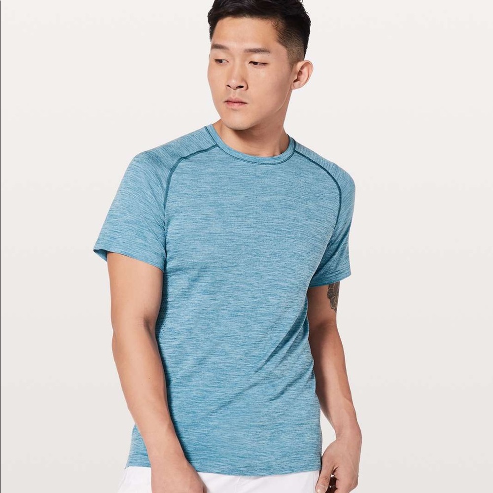 Lululemon men’s metal vent short sleeve blue t shirt